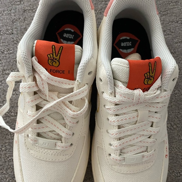 Women's Nike Airforce 1 07's - Picture 7 of 13